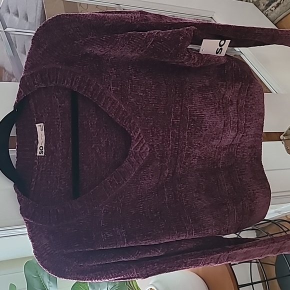 SO BRAND WOMENS JUNIOR CHENILLE PLUM V-NECK PULLOVER SWEATER SIZE MEDIUM - Picture 1 of 16